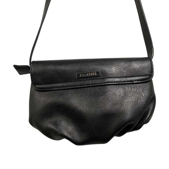 BILLABONG Black shoulder bag, small day bag minimalist with gold hardware clutch - Picture 3 of 9